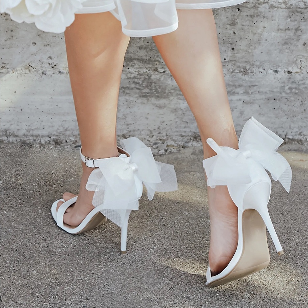 LULUS SATIN BOW HEELS